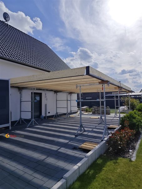 Carport m Geräteraum