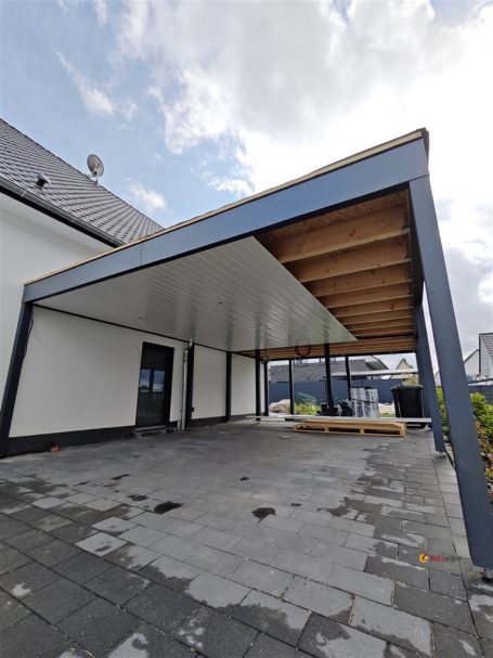 Carport m Geräteraum