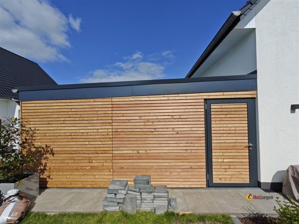 Carport m Geräteraum